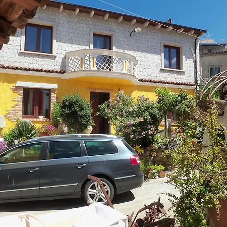 Oda ve Kahvaltı La Taverna Del Gufo