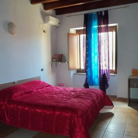 La Taverna Del Gufo Bed & Breakfast Sarule